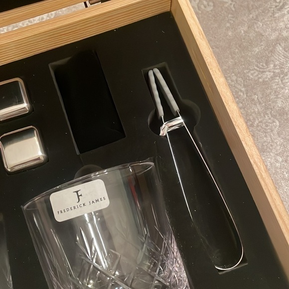 Brand New "World's Best Dad" Whiskey Glass Gift Set Wooden Engraved Box Stones - Picture 6 of 16